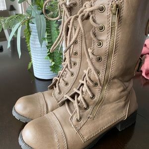 Combat boots